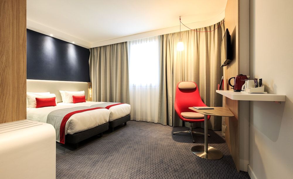 Holiday Inn Express Paris - Velizy, an IHG Hotel 2