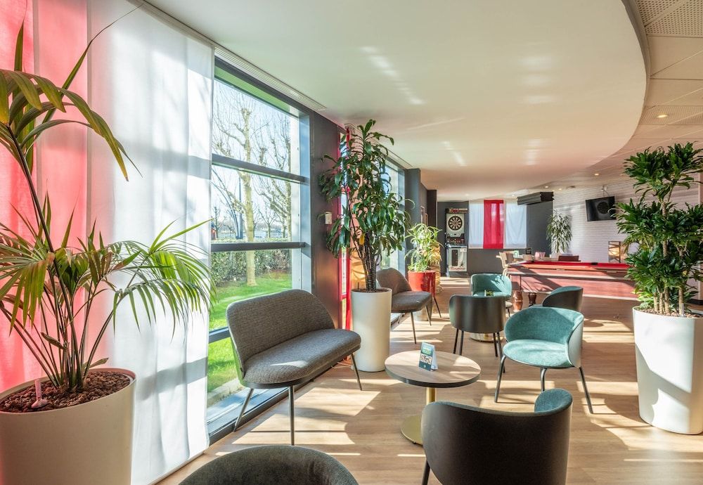 B&B HOTEL Calais Terminal Cité de l'Europe 3 étoiles 2