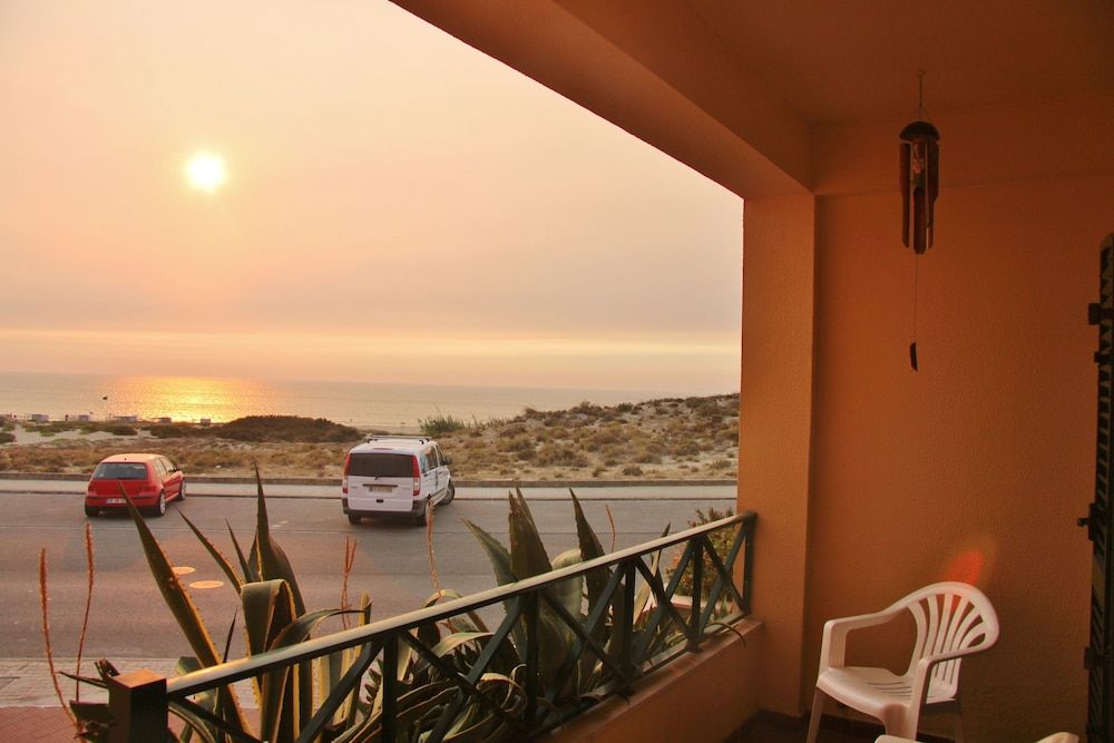 Supertubos Beach Hostel 1