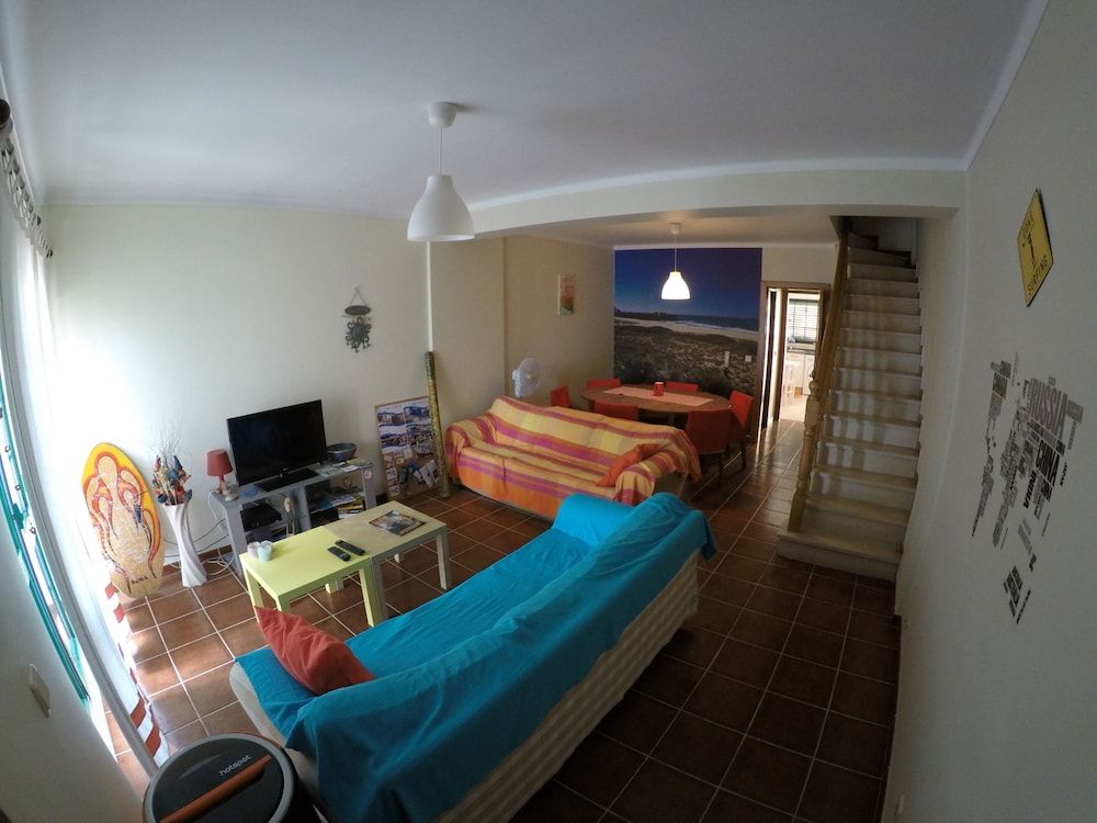 Supertubos Beach Hostel 2