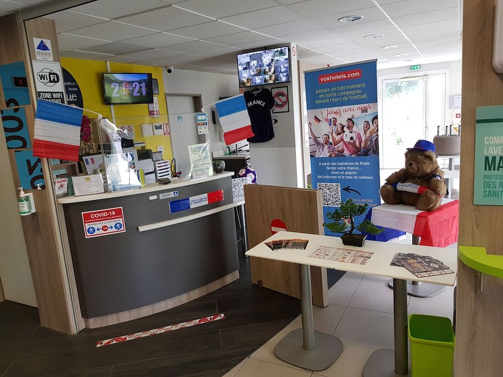 First Inn Hotel Les Ulis 3