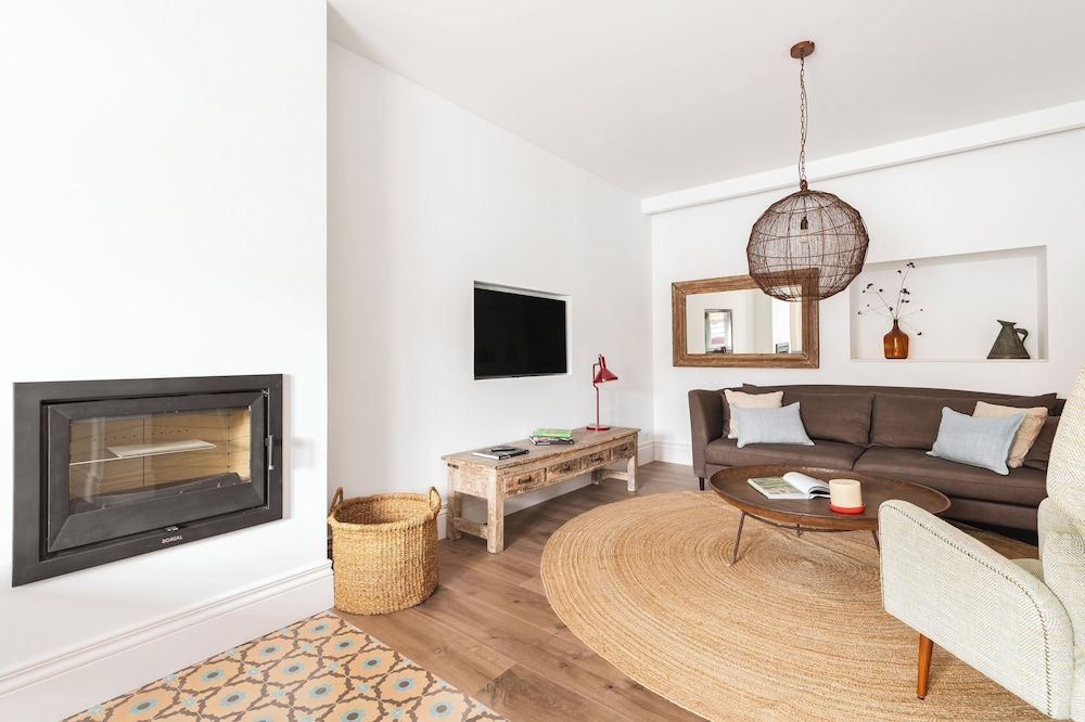 The Green House by Santiago de Alfama 2