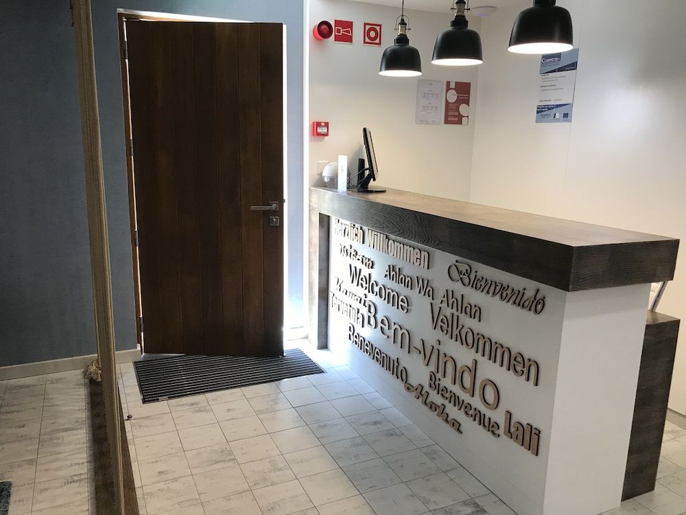 Royal Beach Hostel & Suites 2