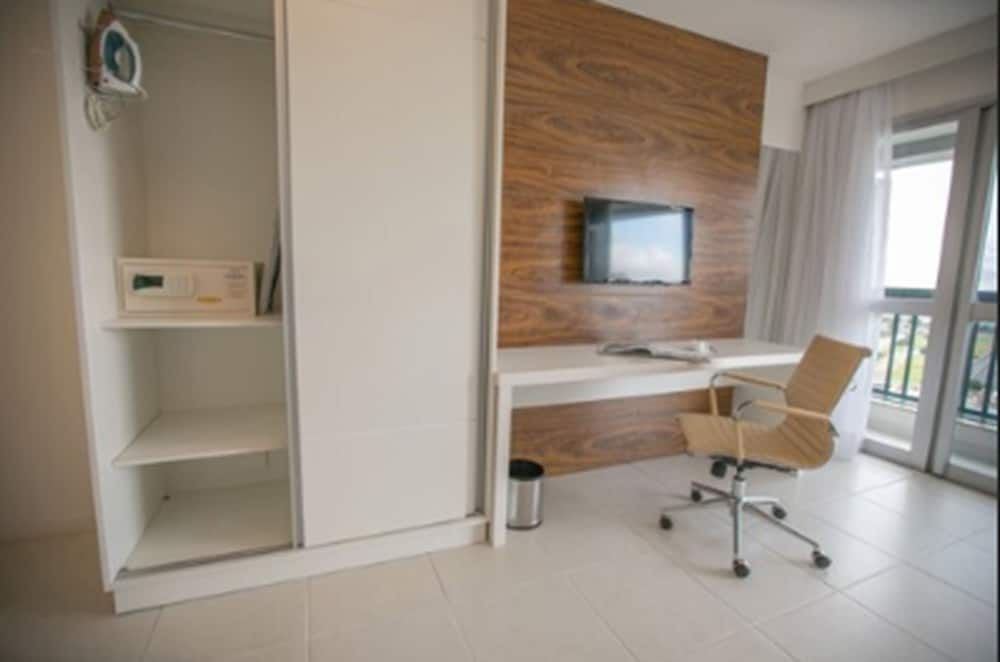 Hplus Vision Executive 3