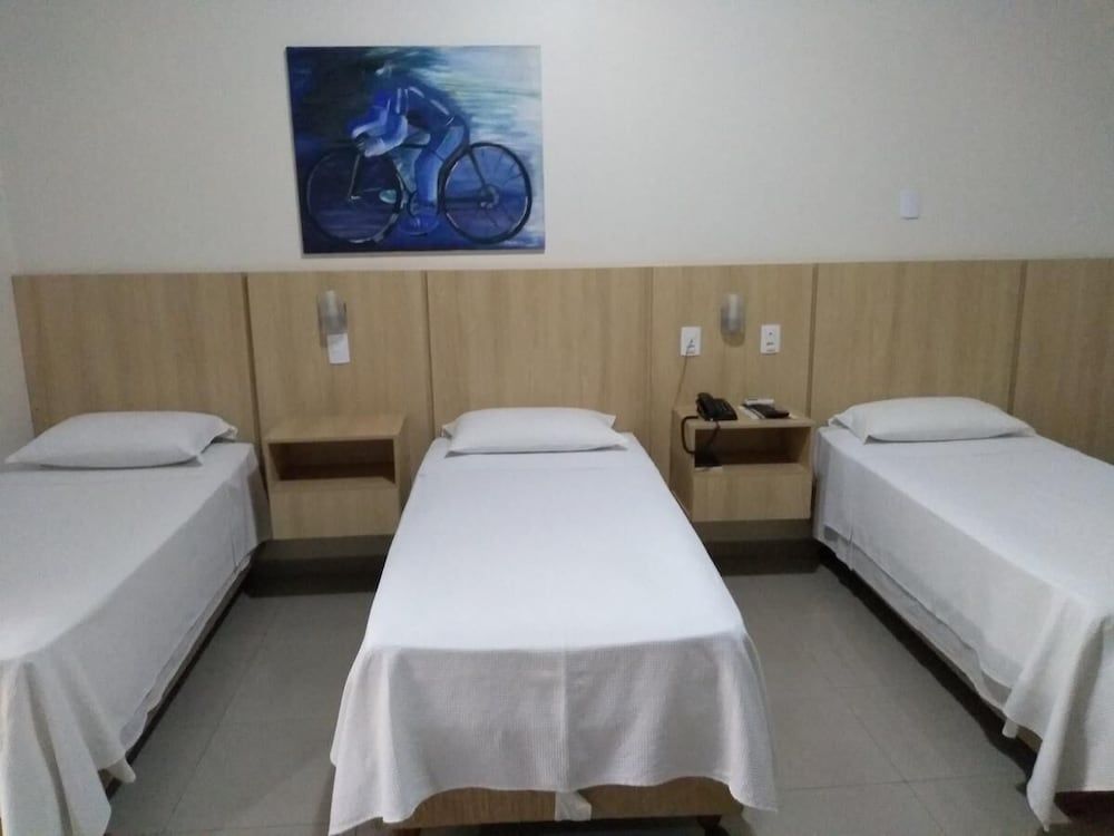 Victoria Plaza Hotel 3