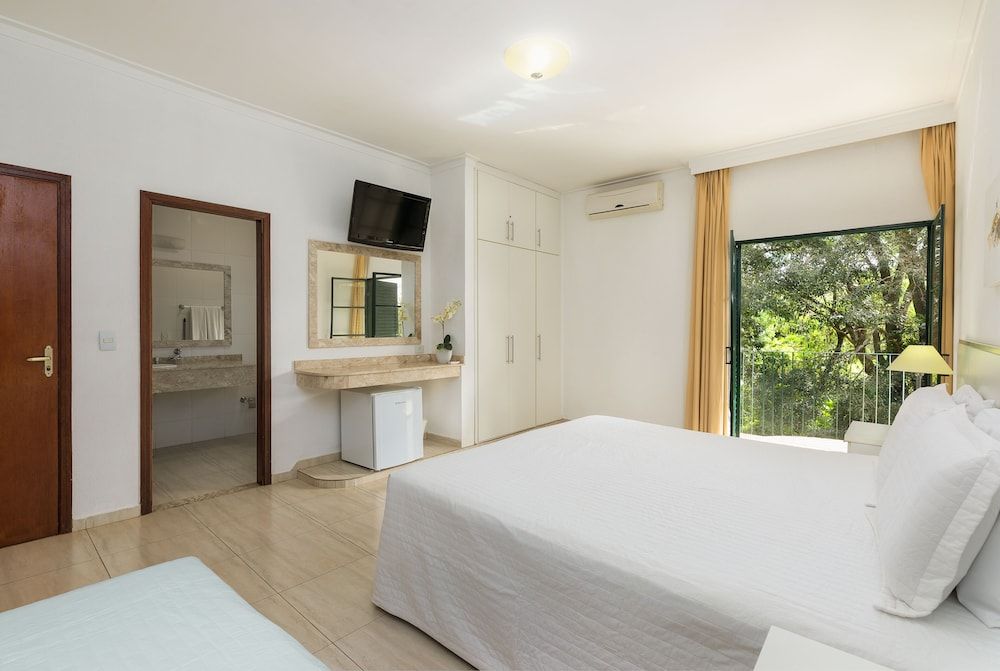 Grínberg's Village Hotel 3