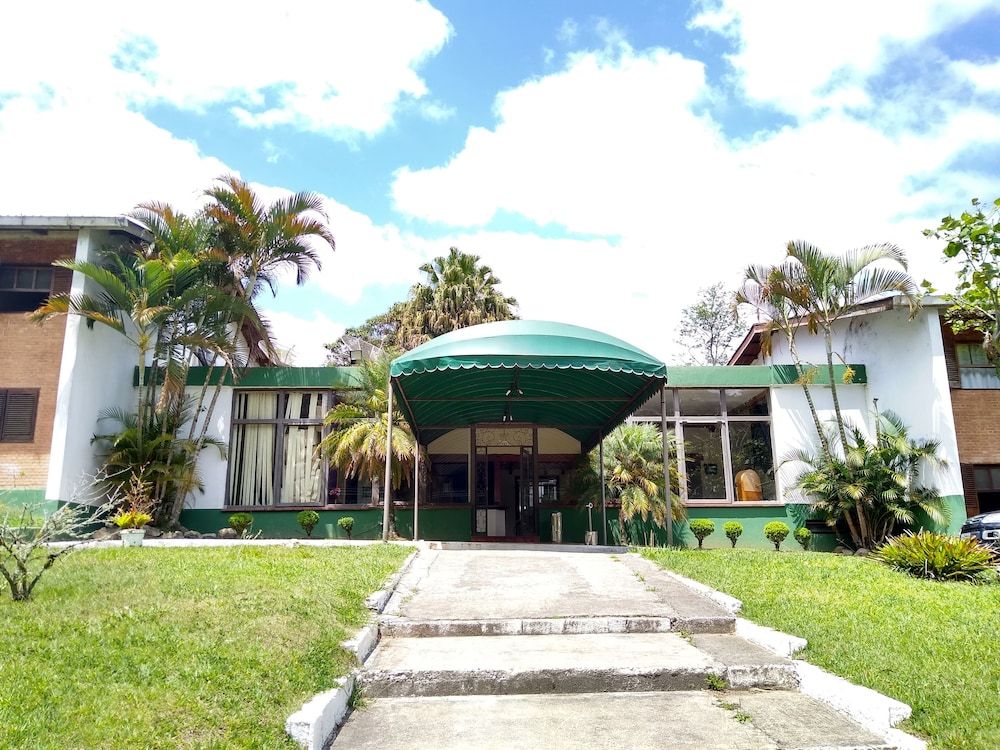 OYO Del Verde Hotel 4 stelle a Itapecerica da Serra