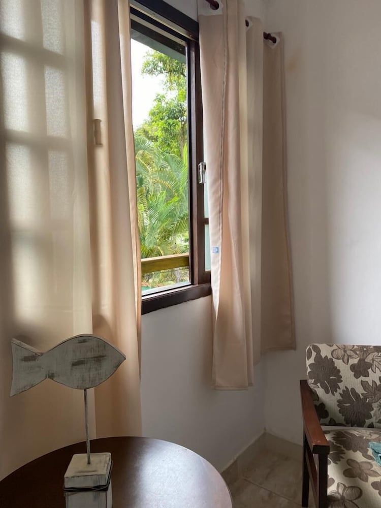 Suítes aconchegantes com piscina e praia 2