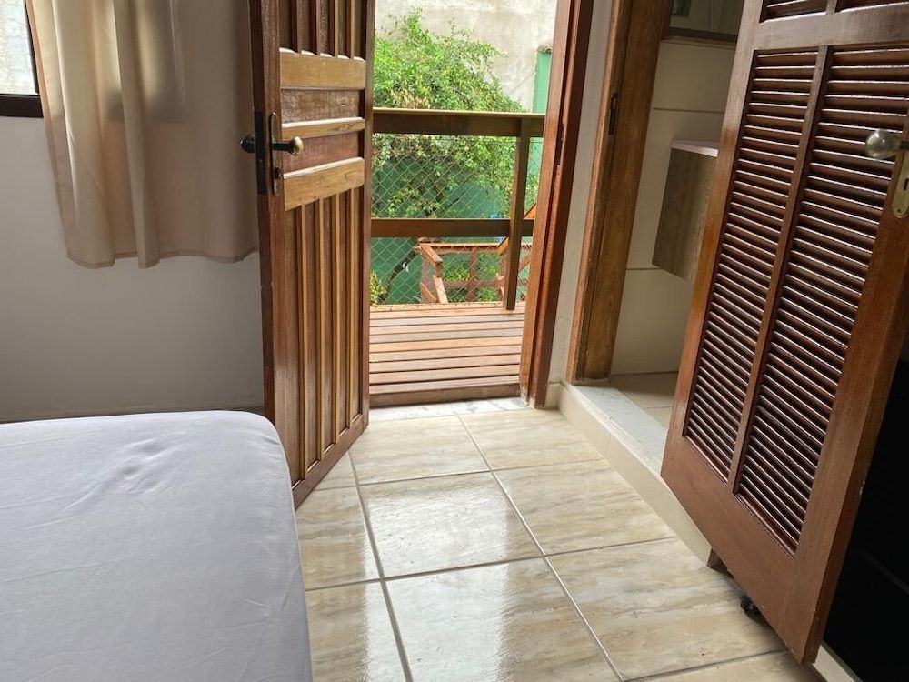 Suítes aconchegantes com piscina e praia 3