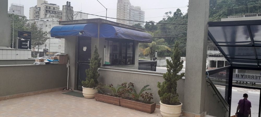 500m da Praia, BIWA Edifício com Piscina, 1garagem, WI-FI, Portaria 24hs, churrasqueira, playground, jardim, Centro do Guarujá, SP 2