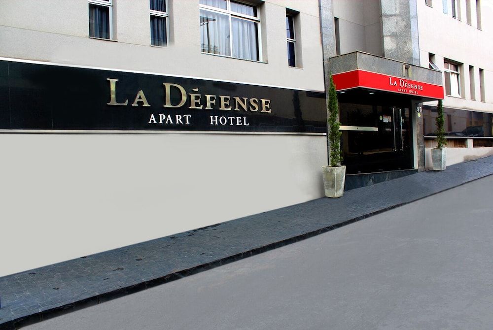 La Defense Apart Hotel