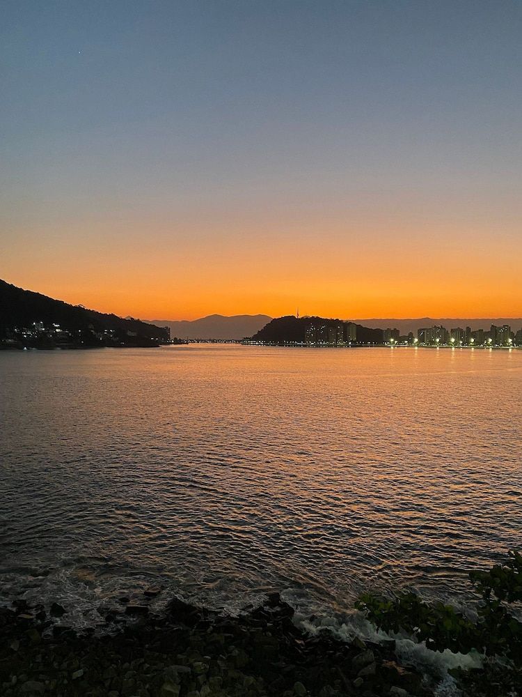 Modern Sea View / Late check-out on Sundays