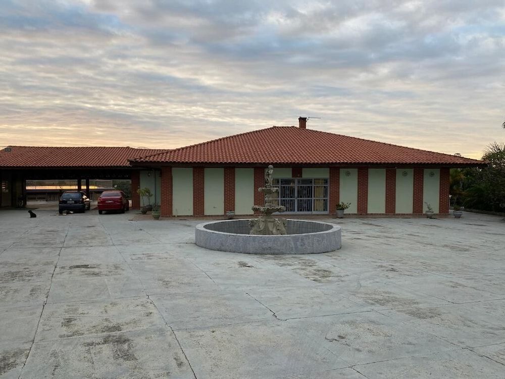 Pousada Central de Cabreuva - De Campo