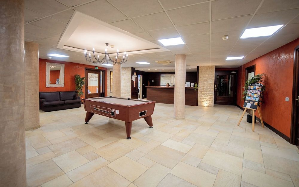 Lou Castelet 4 estrelas em Carros