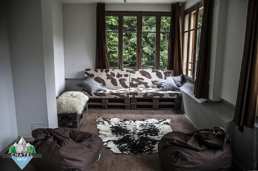 1861 Châtel Hostel 3