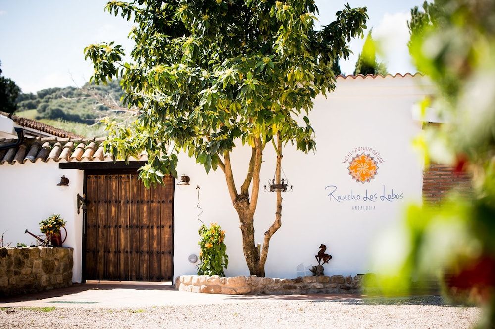 Hotel Rancho Los Lobos 1