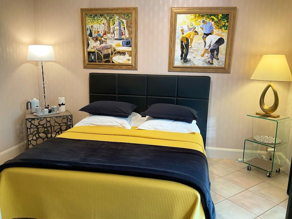 Villa l'Olivier, Chambre d'Hôtes Les Volets Bleus 3