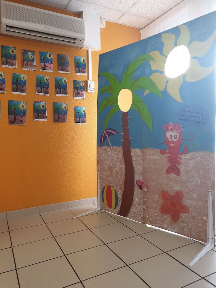 Premiere Classe Niort Est - La Crèche 2