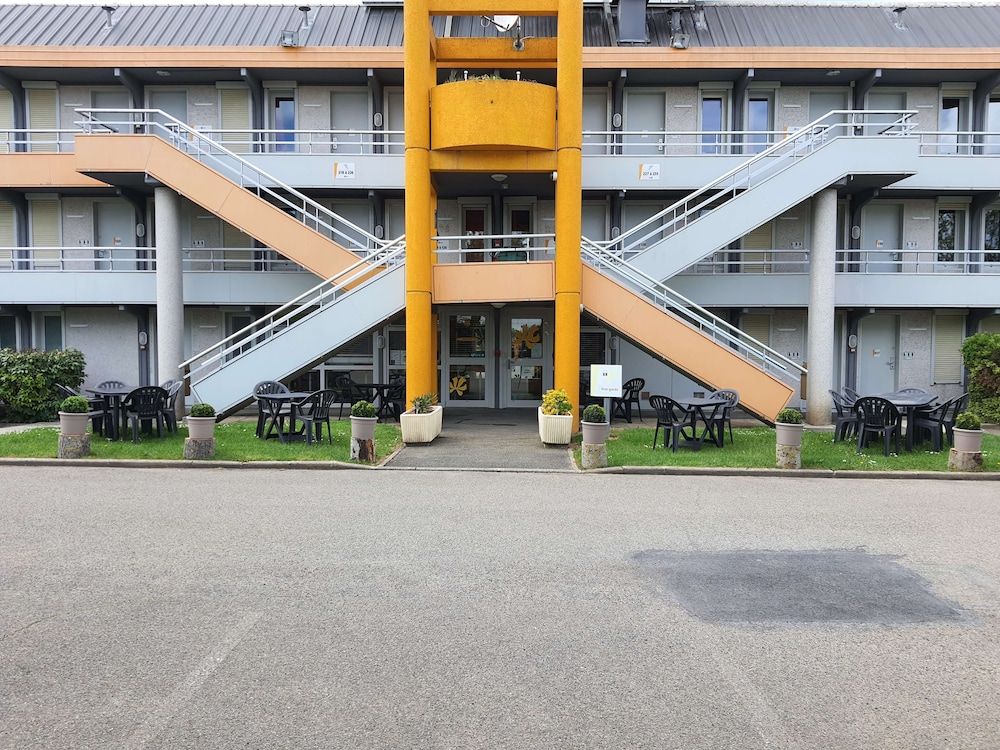 Premiere Classe Plaisir 1