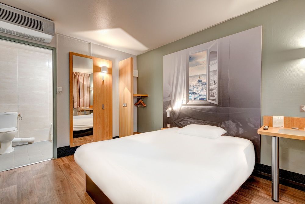 B&B HOTEL LOUVECIENNES 2 estrelas em Louveciennes