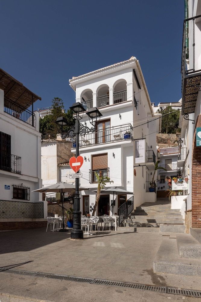 Olive & Ivy Guest House 1