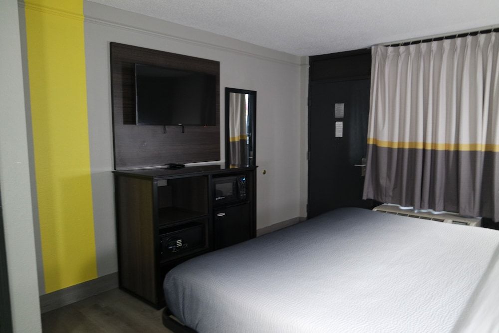 Super 8 by Wyndham Savannah 3