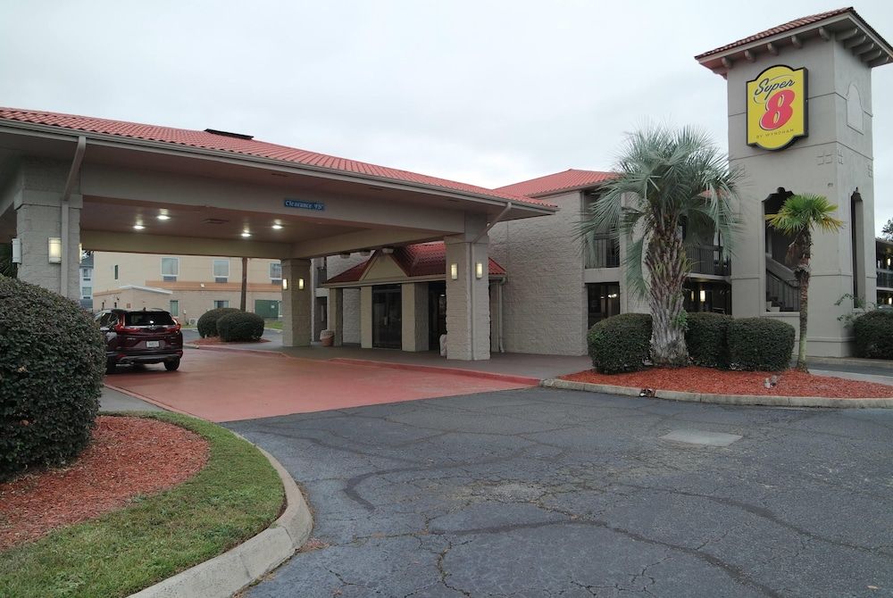 Super 8 by Wyndham Savannah -1 étoiles à Savannah