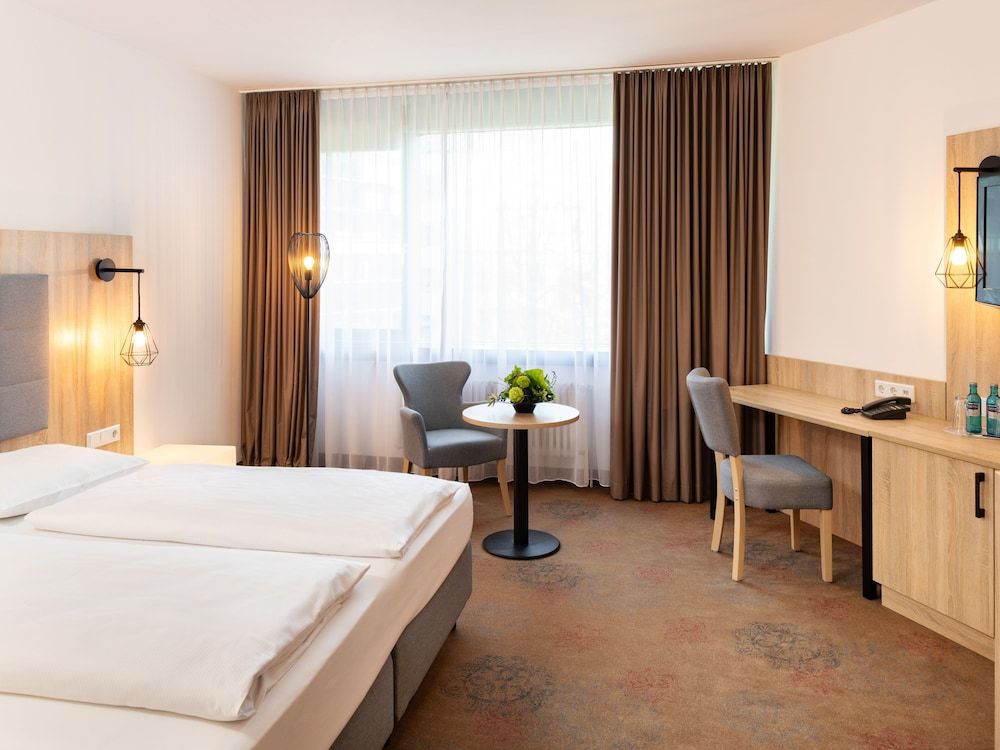 Plaza Hotel & Living Frankfurt 1
