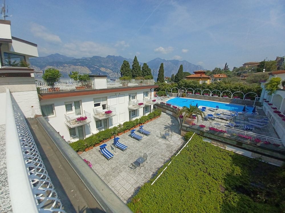 Hotel Excelsior Bay 2