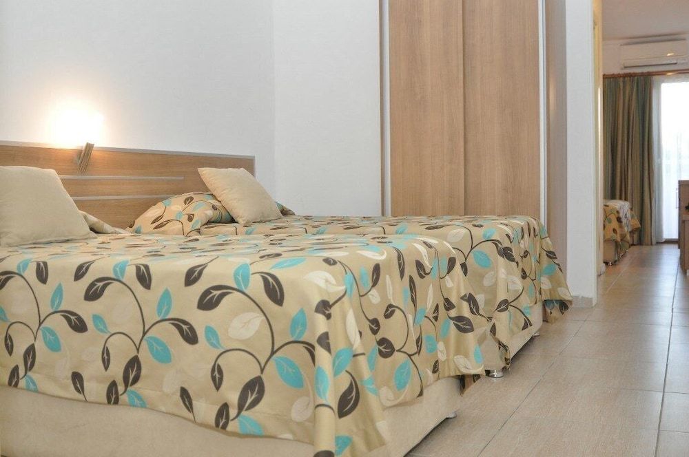 Selenium Hotel 3