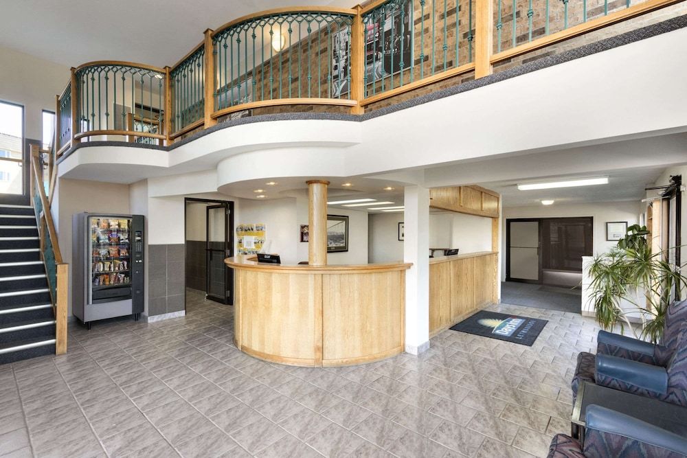 Days Inn by Wyndham Lethbridge 2