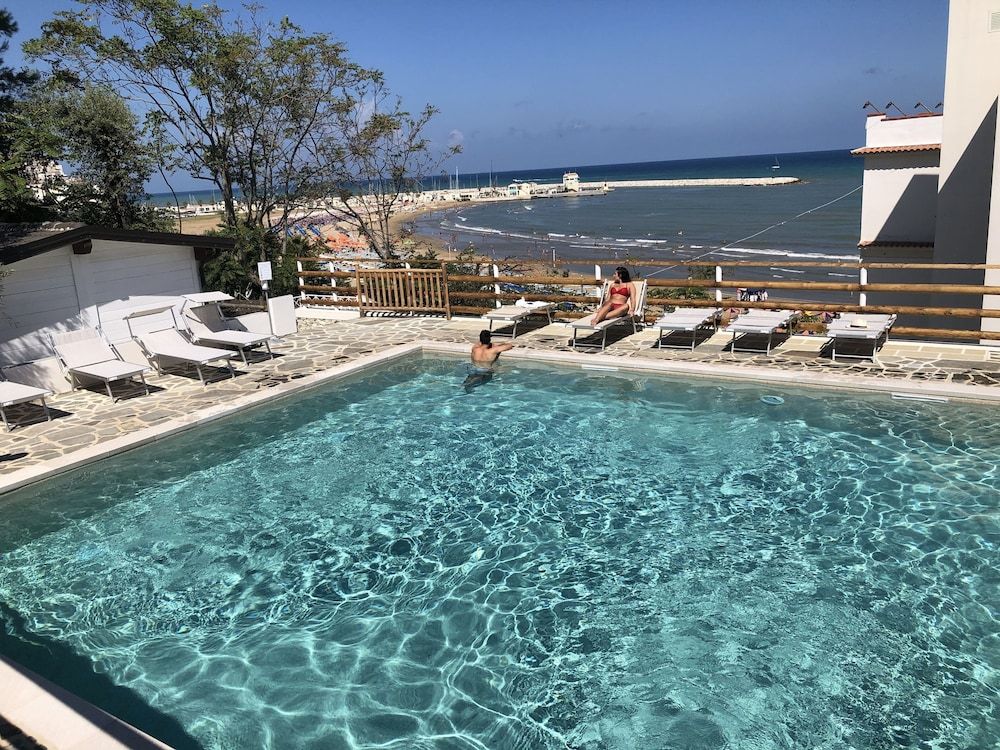 Riviera Hotel Residence 3 estrelas em Rodi Garganico