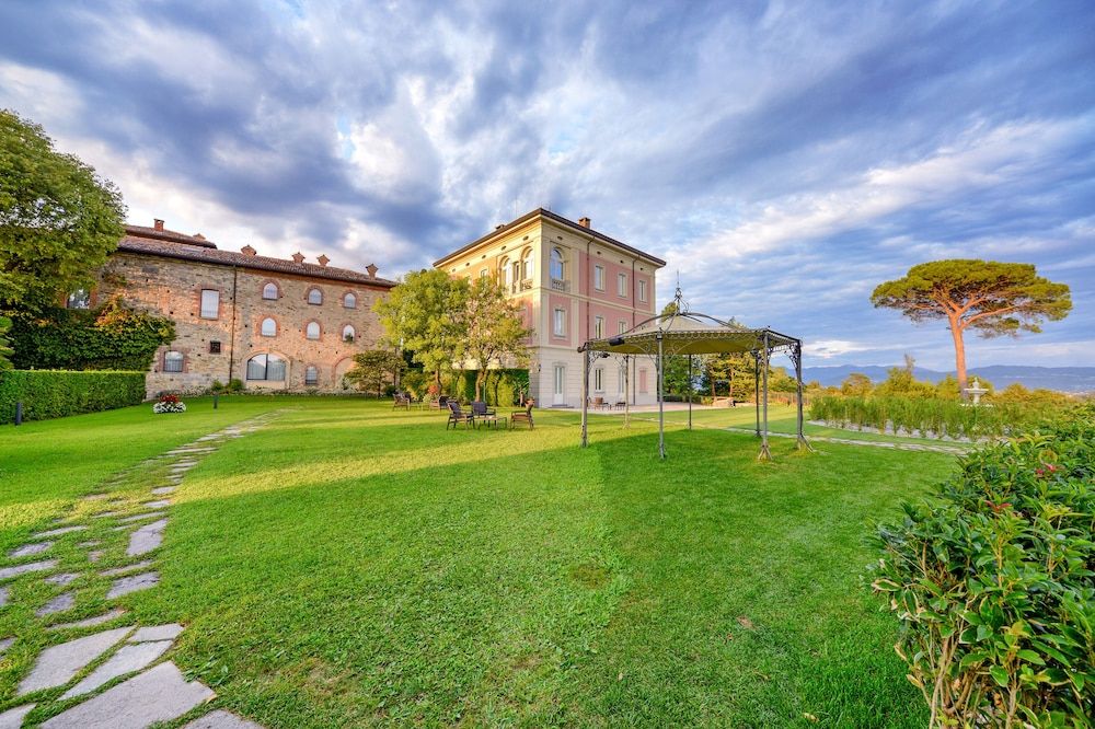 Relais & Spa Castello di Casiglio 1