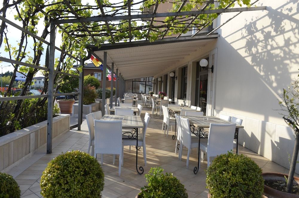 Hotel San Benedetto 3 estrelas em Peschiera del Garda