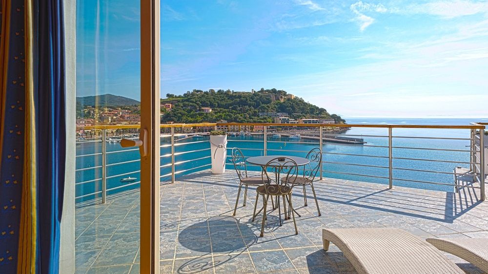 Hotel Plaza 4 estrelas em Porto Azzurro