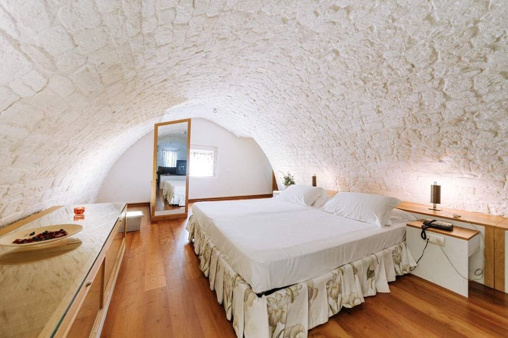 Santarosa Relais -1 estrelas em Noci