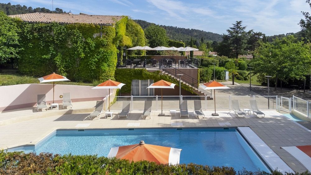 Hôtel - Résidence Lou Paradou 3 étoiles à Gréoux-les-Bains