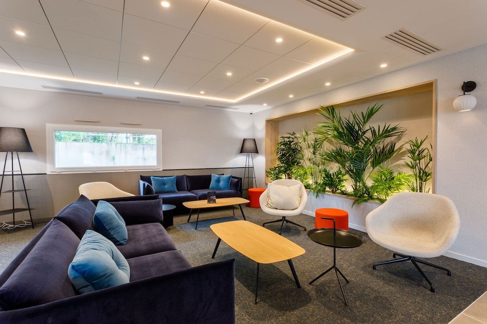 Brit Hotel Piscine & Spa - Fougères 2