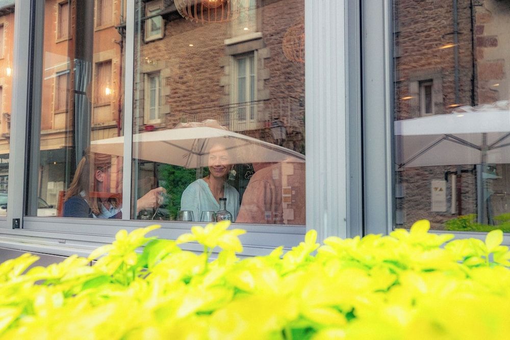 Hôtel de France 3 estrelas em Saint-Geniez-dʼOlt