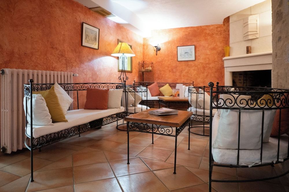 Logis Hôtels - Hôtel Restaurant Domaine Les Falaises 3