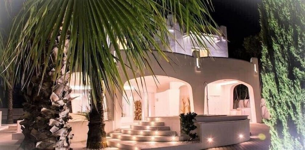 Valentino Luxury Room 1