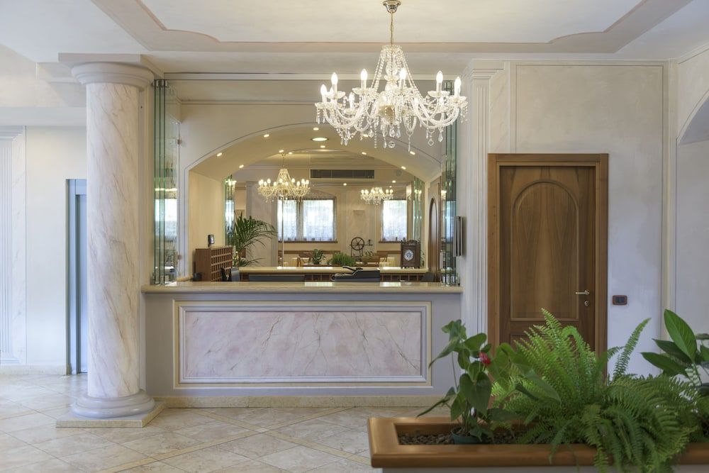 HOTEL REGINA DEL GARDA SUITE 2