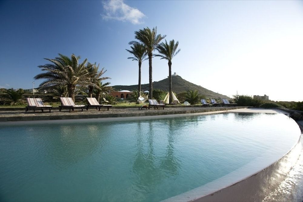 Zubebi Resort 4 estrellas en Pantelleria