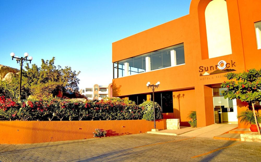 Sunrock Hotel and Suites 3