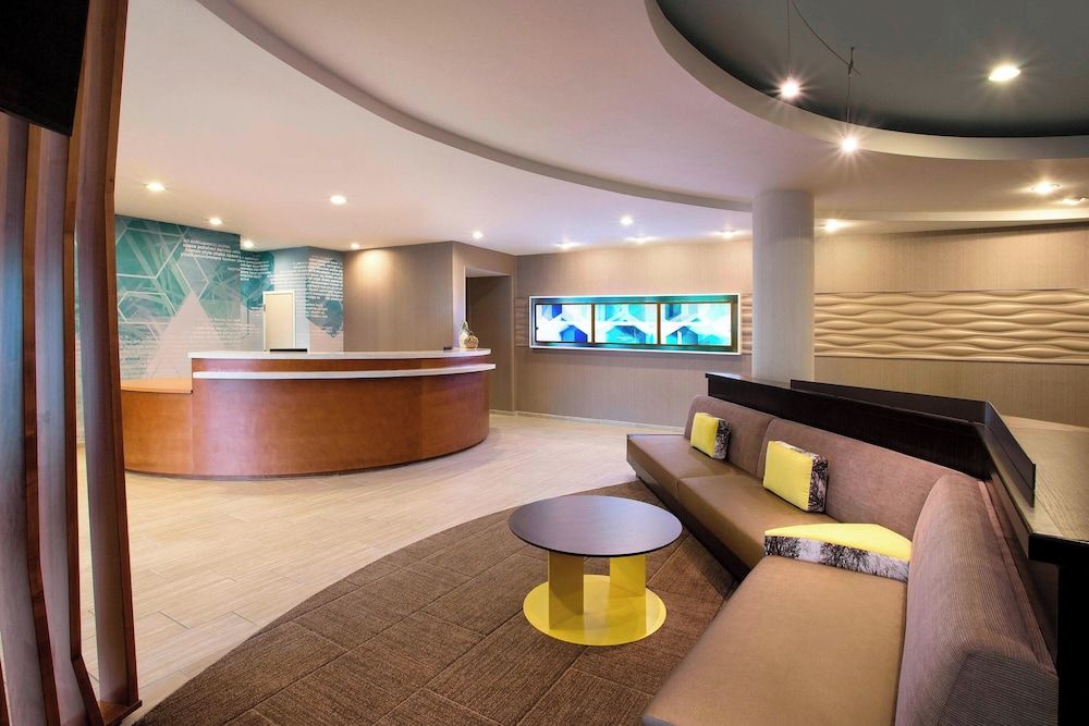 Springhill Suites Marriott Airport 2