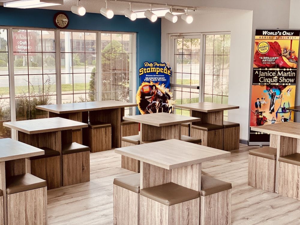 Econo Lodge Branson Theater District 2