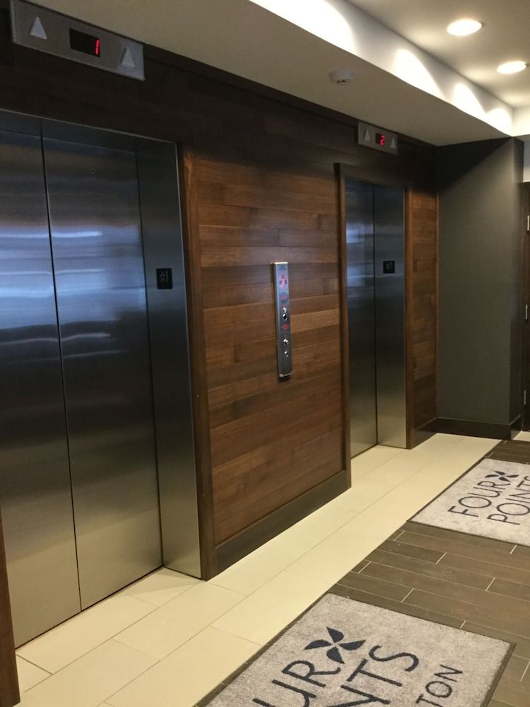 Radisson Hotel Detroit Metro Airport 3