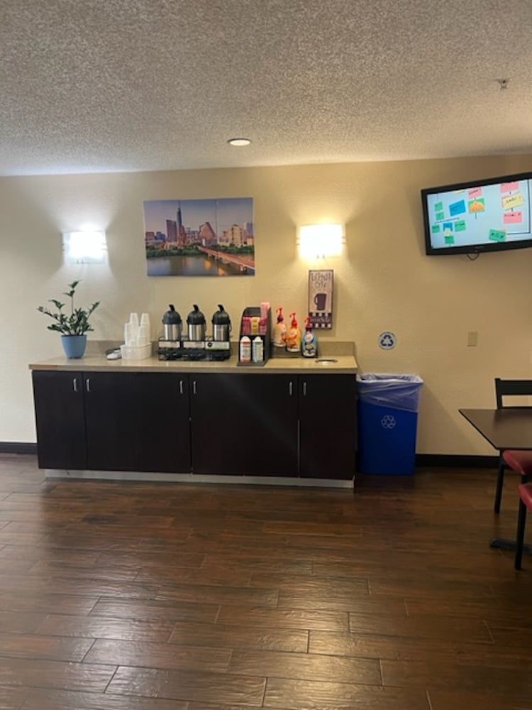 Red Roof Inn PLUS+ Austin South 3