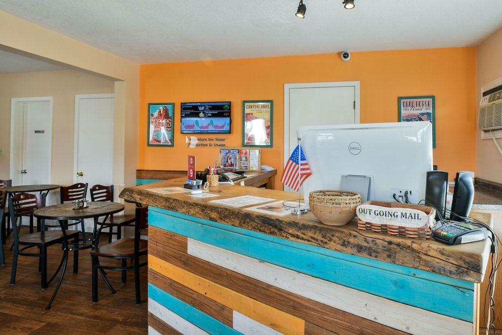 Adventure Inn & Motel 2