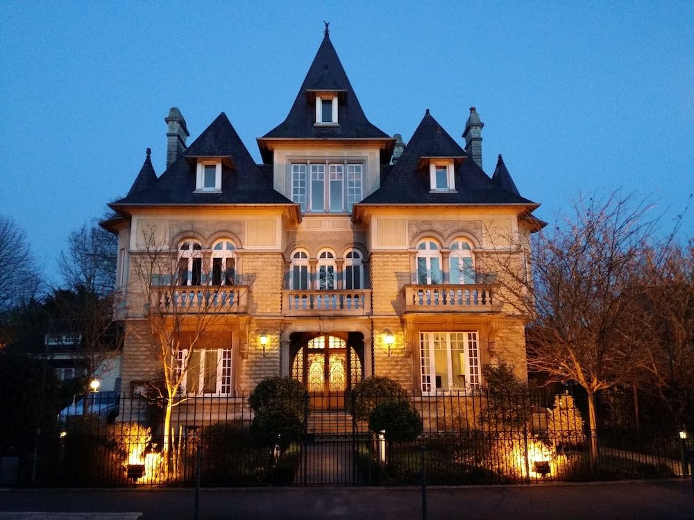 Castel Bayeux Guesthouse 1